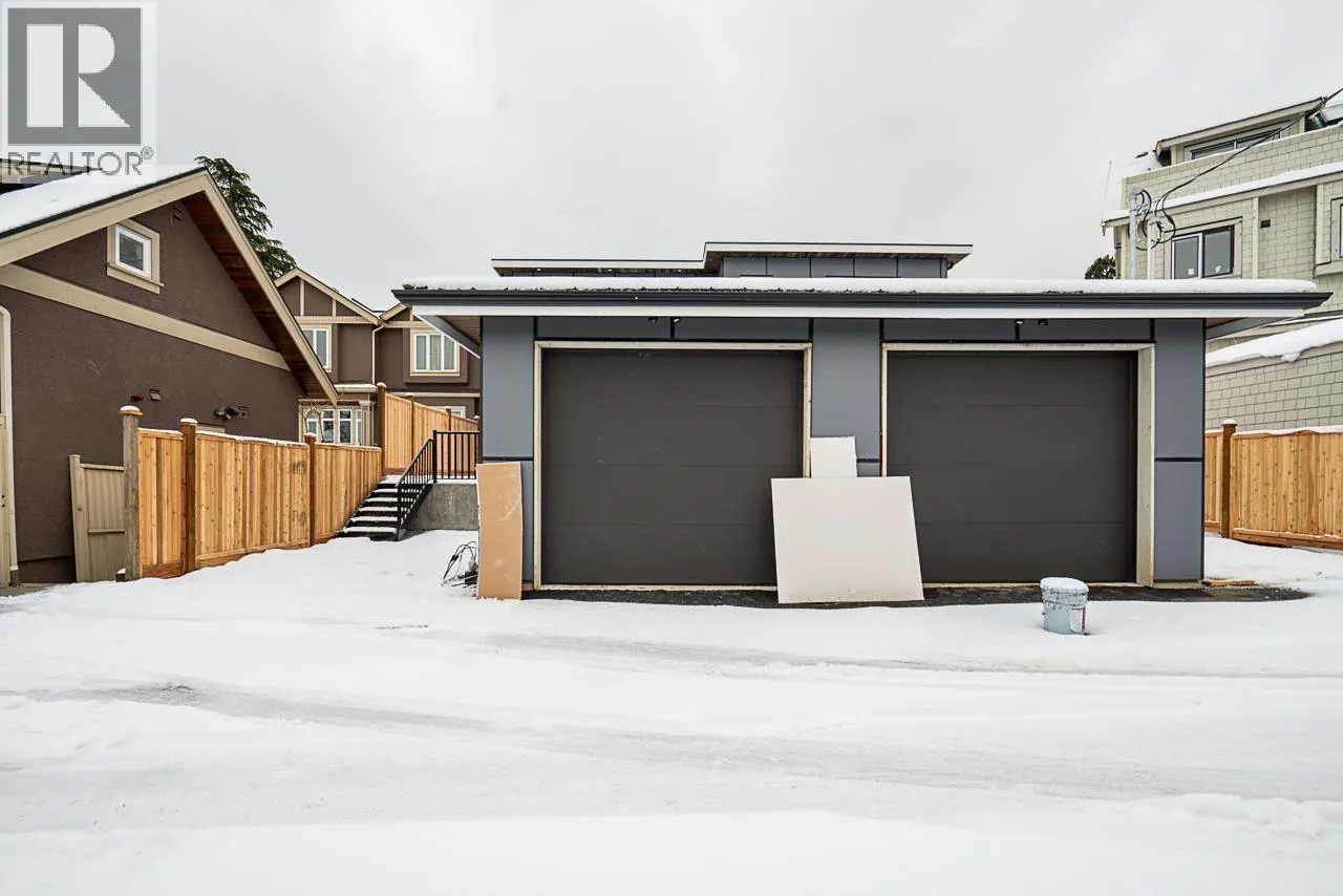 2833 OLIVER CRESCENT