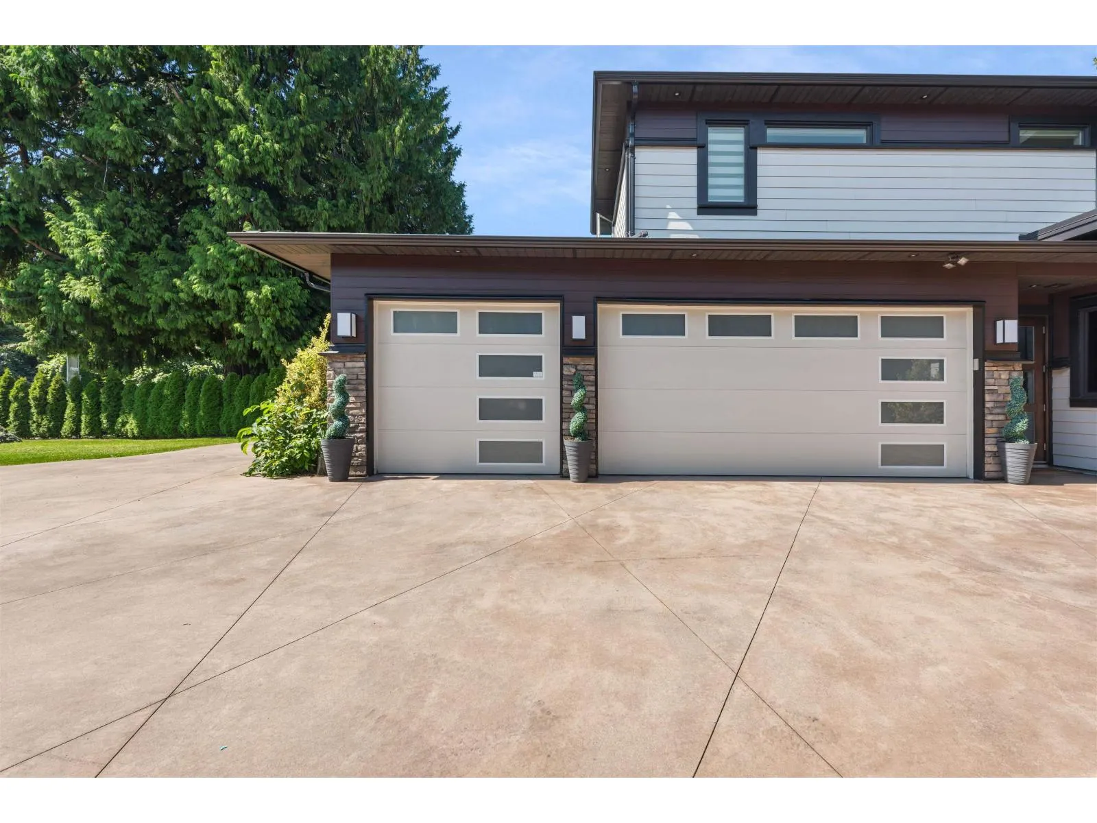 20025 GRADE CRESCENT