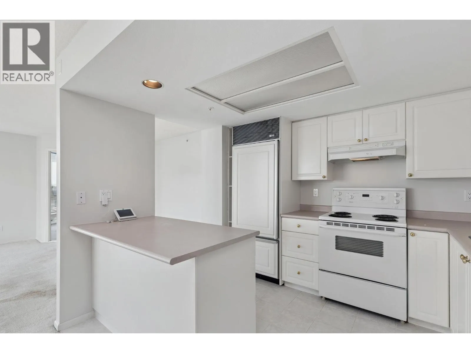 1605 739 PRINCESS STREET