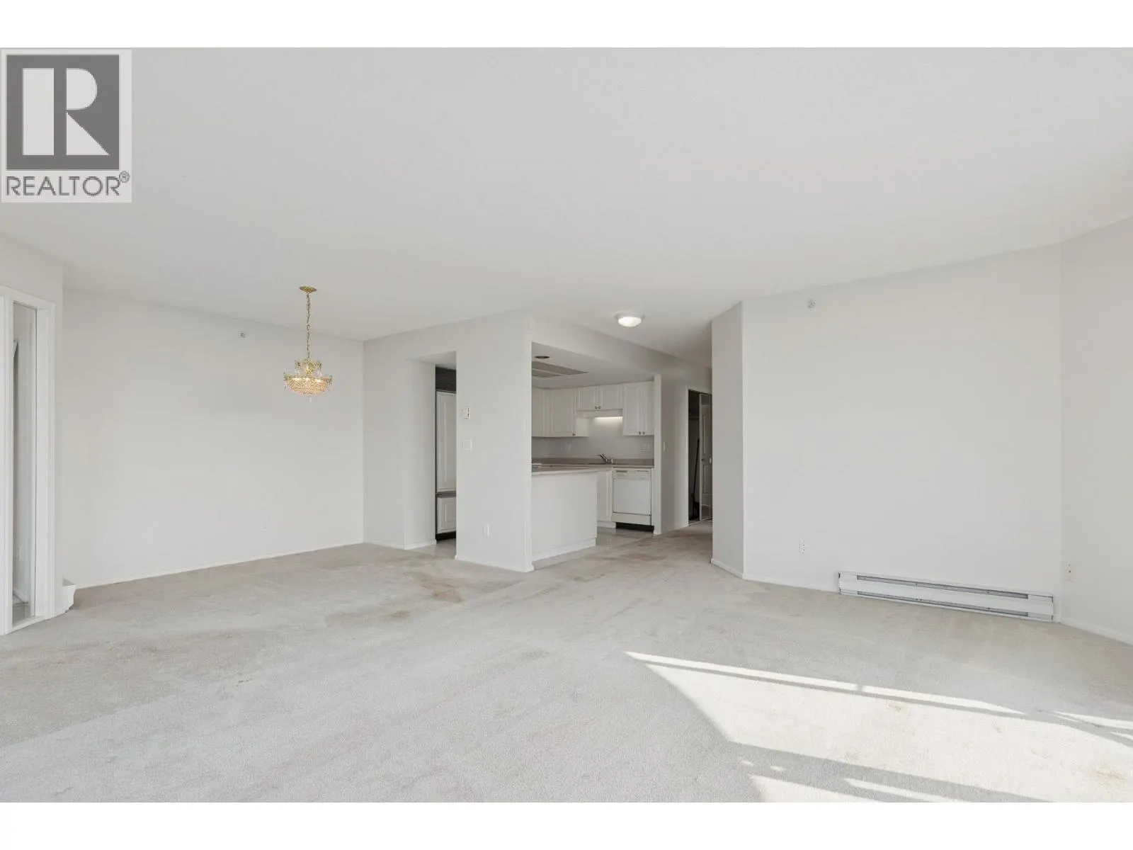 1605 739 PRINCESS STREET