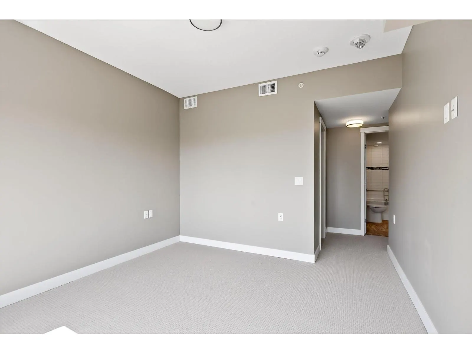 701 15333 16 AVENUE