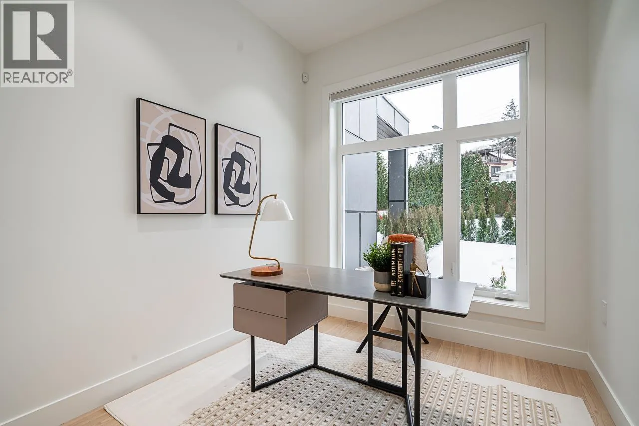 2835 OLIVER CRESCENT