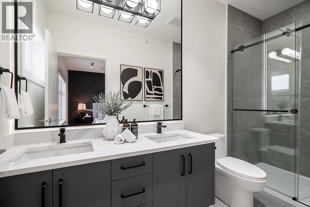 2835 OLIVER CRESCENT