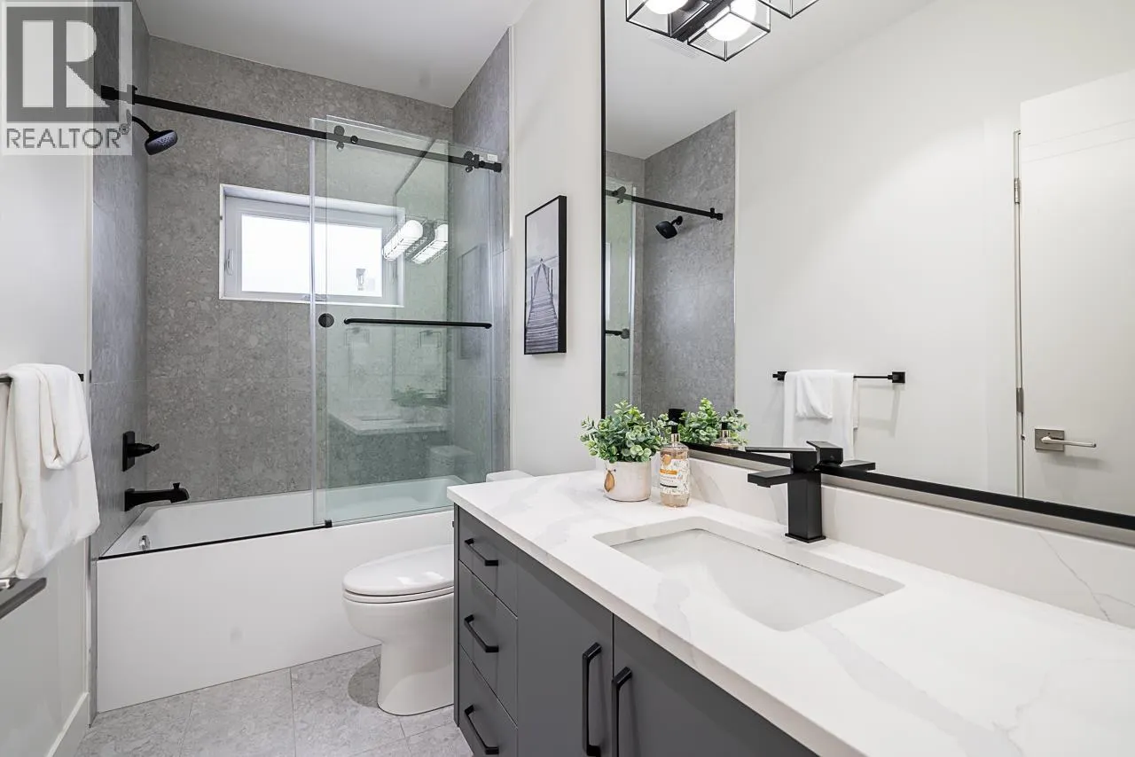 2835 OLIVER CRESCENT