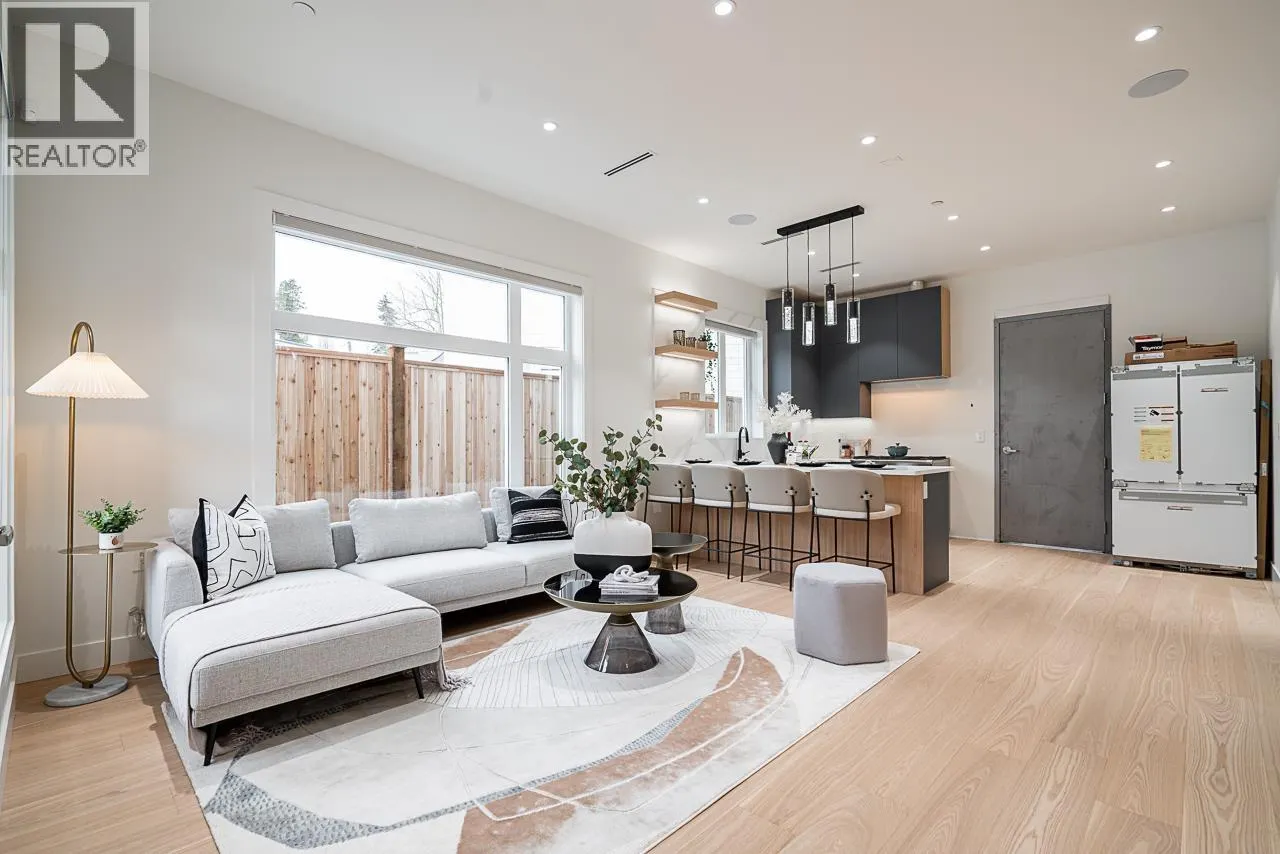 2835 OLIVER CRESCENT