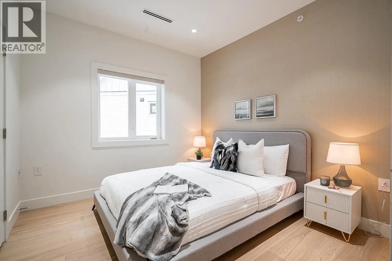 2835 OLIVER CRESCENT