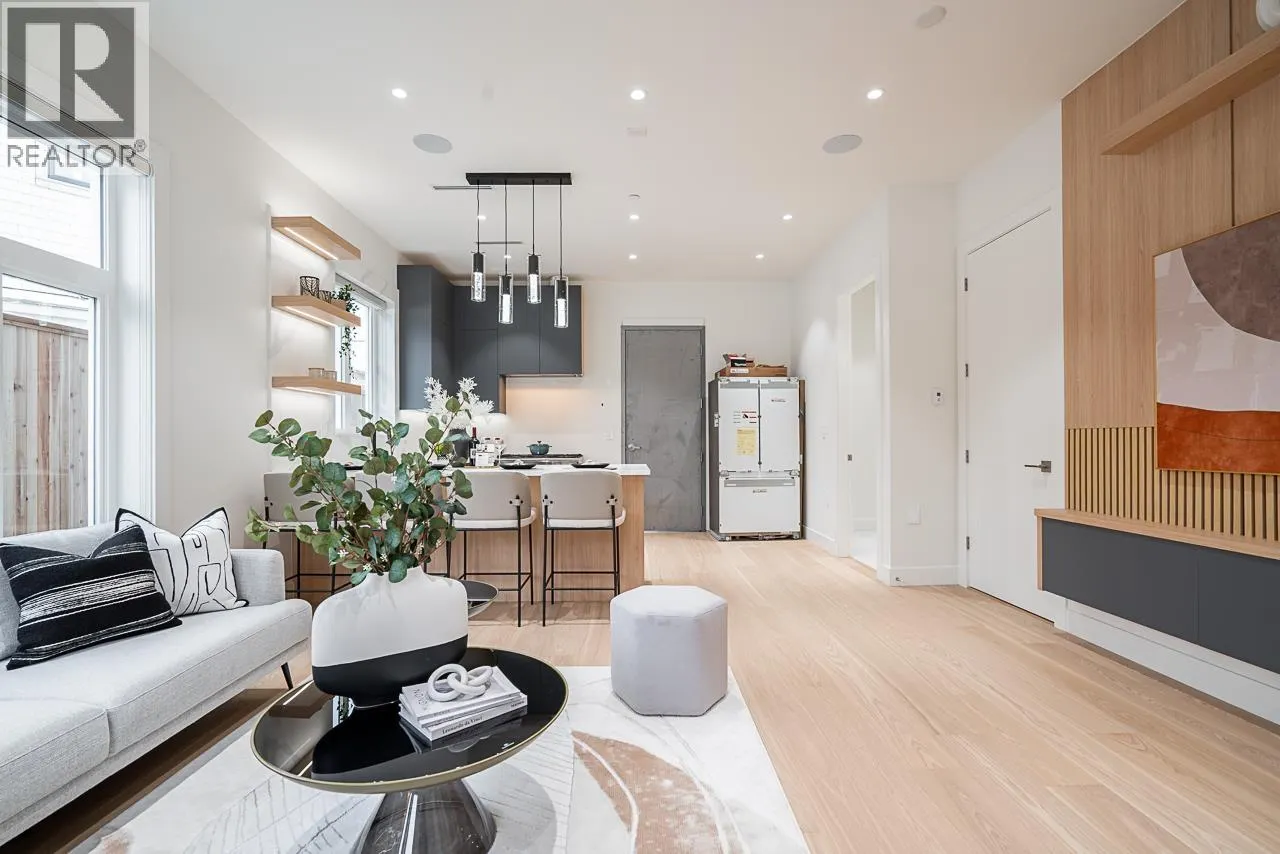 2835 OLIVER CRESCENT