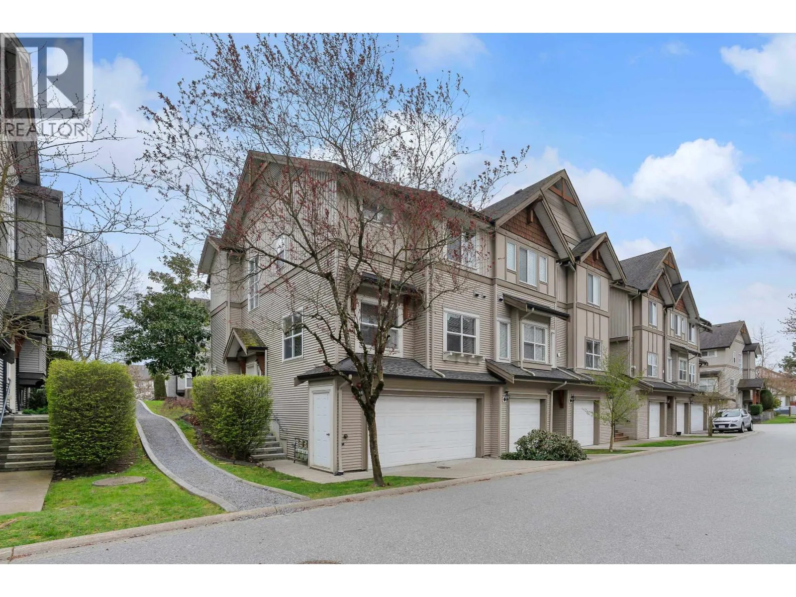 12 1055 RIVERWOOD GATE