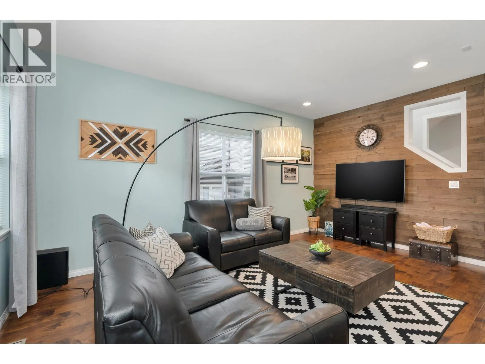 12 1055 RIVERWOOD GATE