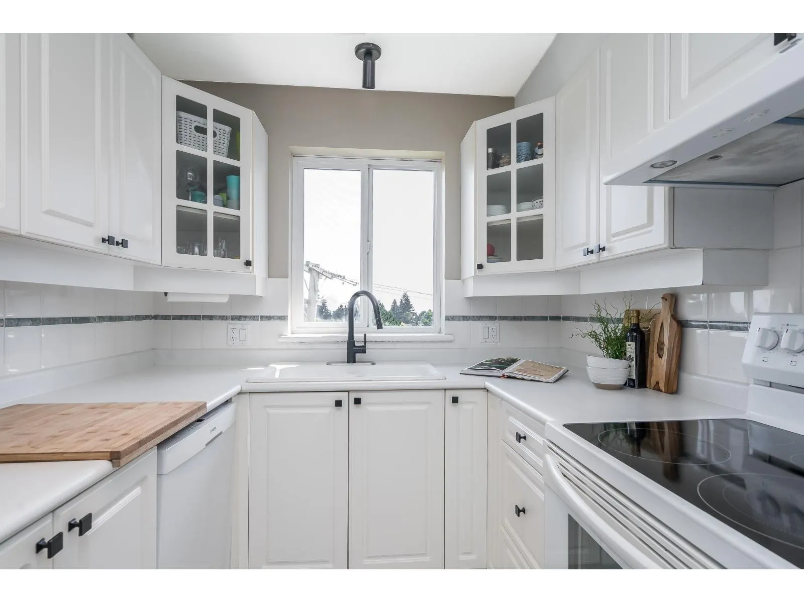 PH23 1588 BEST STREET