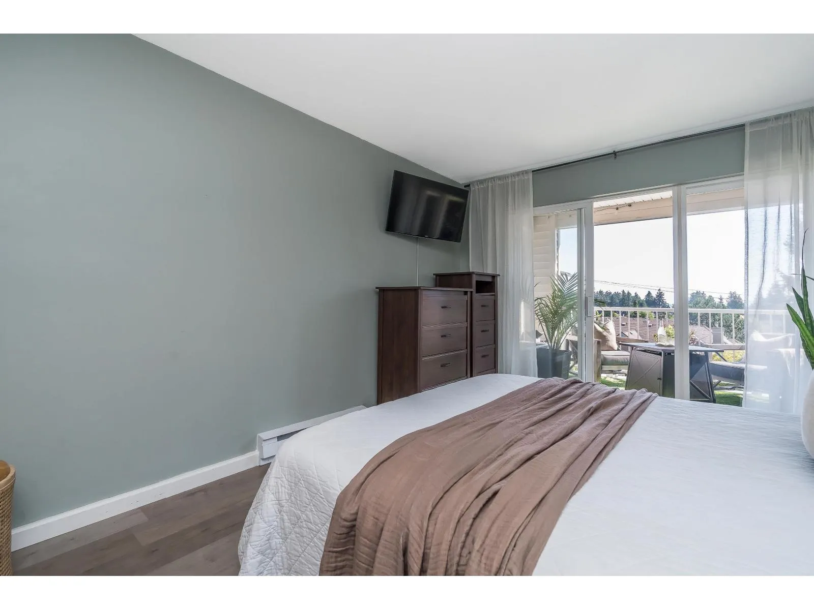 PH23 1588 BEST STREET