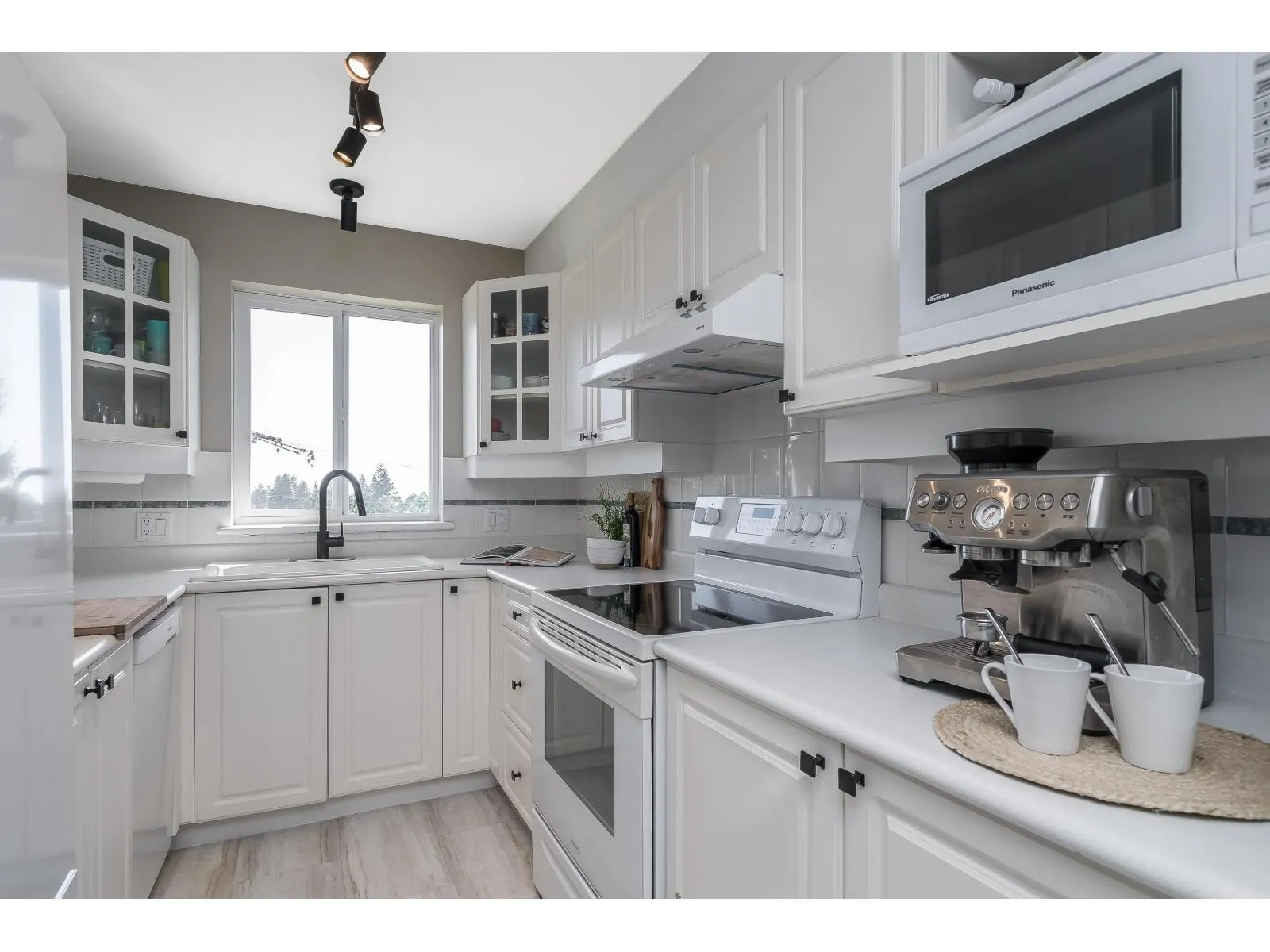 PH23 1588 BEST STREET