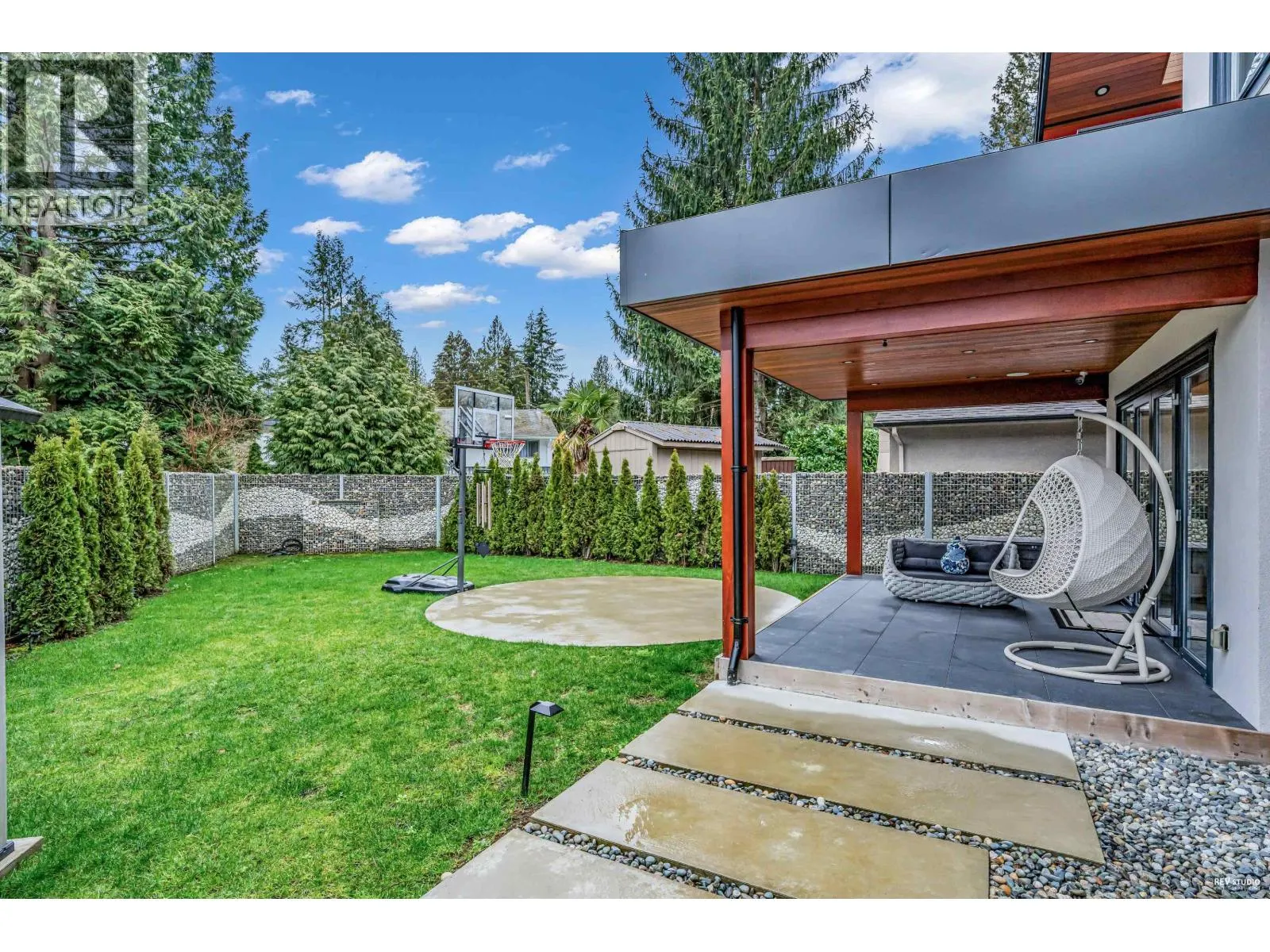 1075 BELVEDERE DRIVE