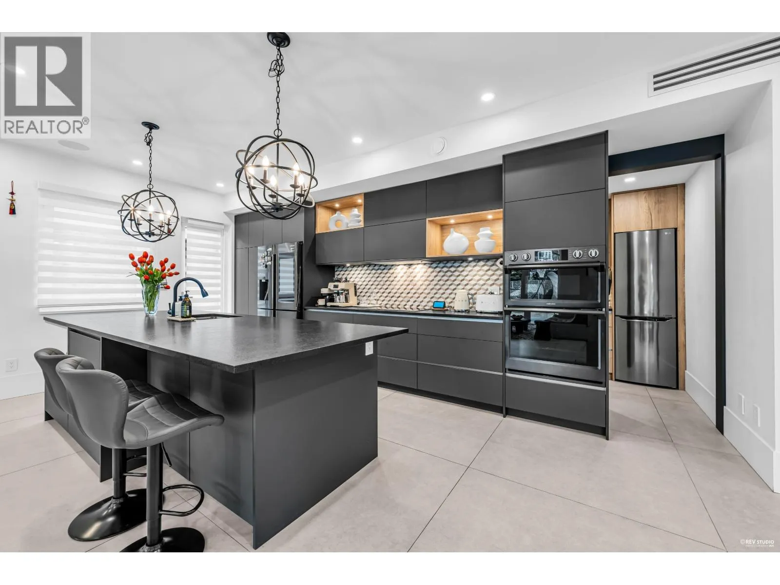 1075 BELVEDERE DRIVE