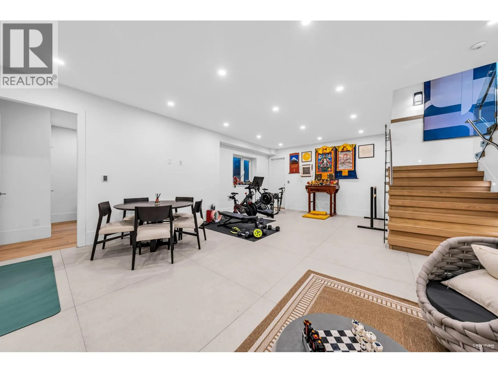 1075 BELVEDERE DRIVE
