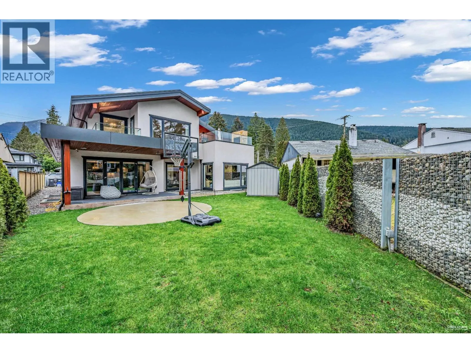 1075 BELVEDERE DRIVE