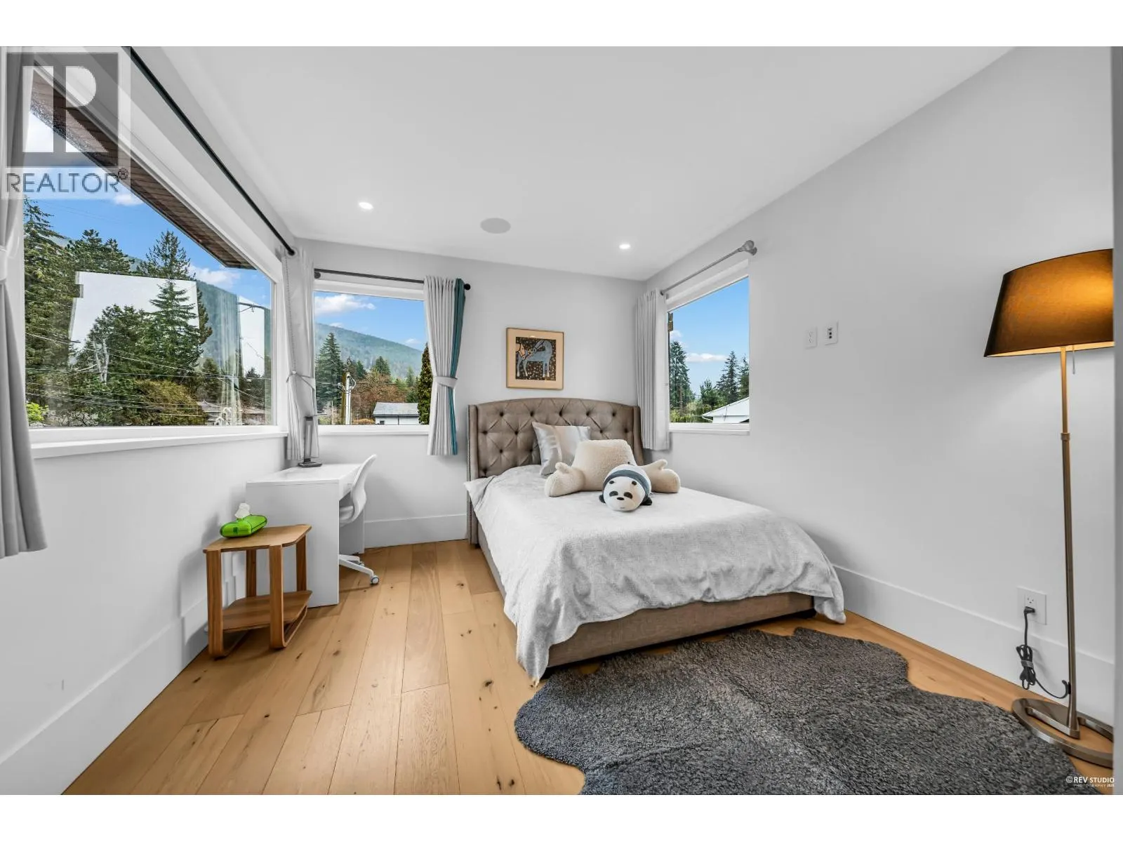 1075 BELVEDERE DRIVE