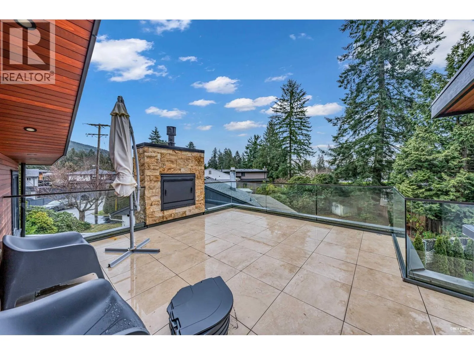1075 BELVEDERE DRIVE