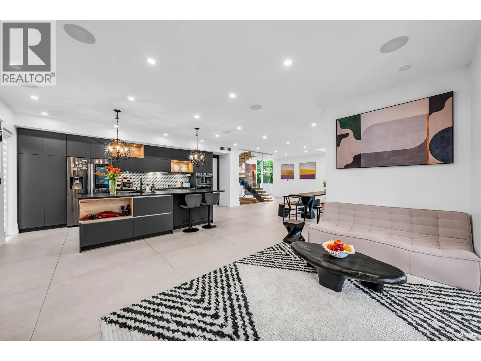 1075 BELVEDERE DRIVE