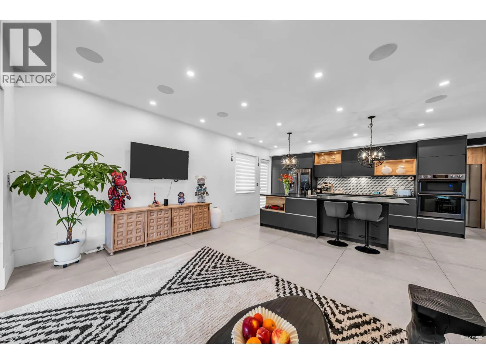 1075 BELVEDERE DRIVE