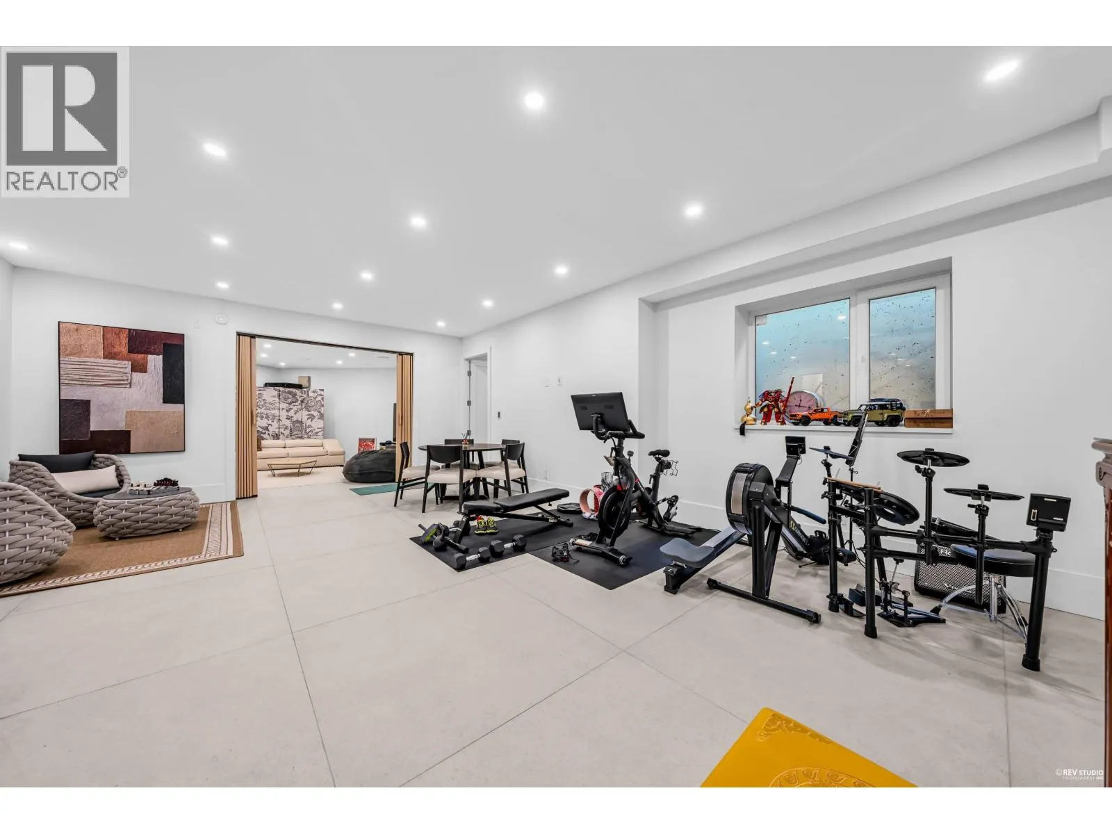 1075 BELVEDERE DRIVE