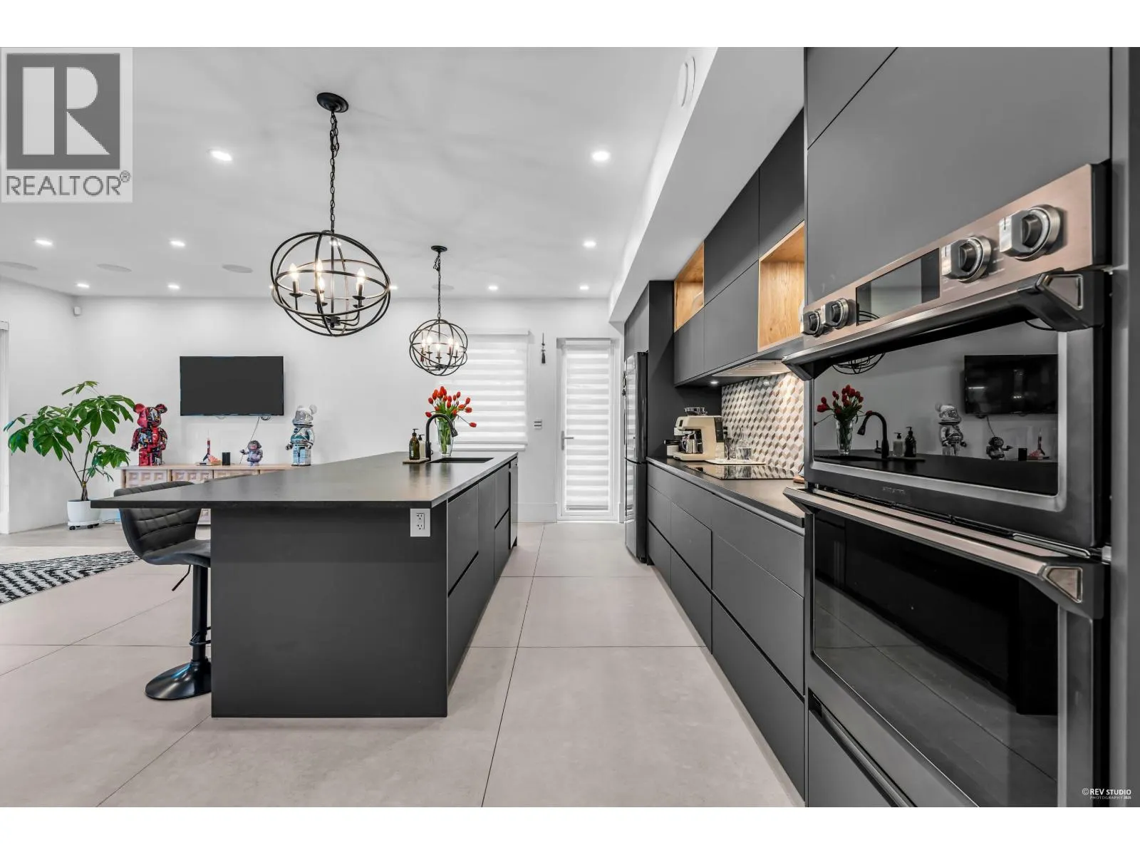 1075 BELVEDERE DRIVE