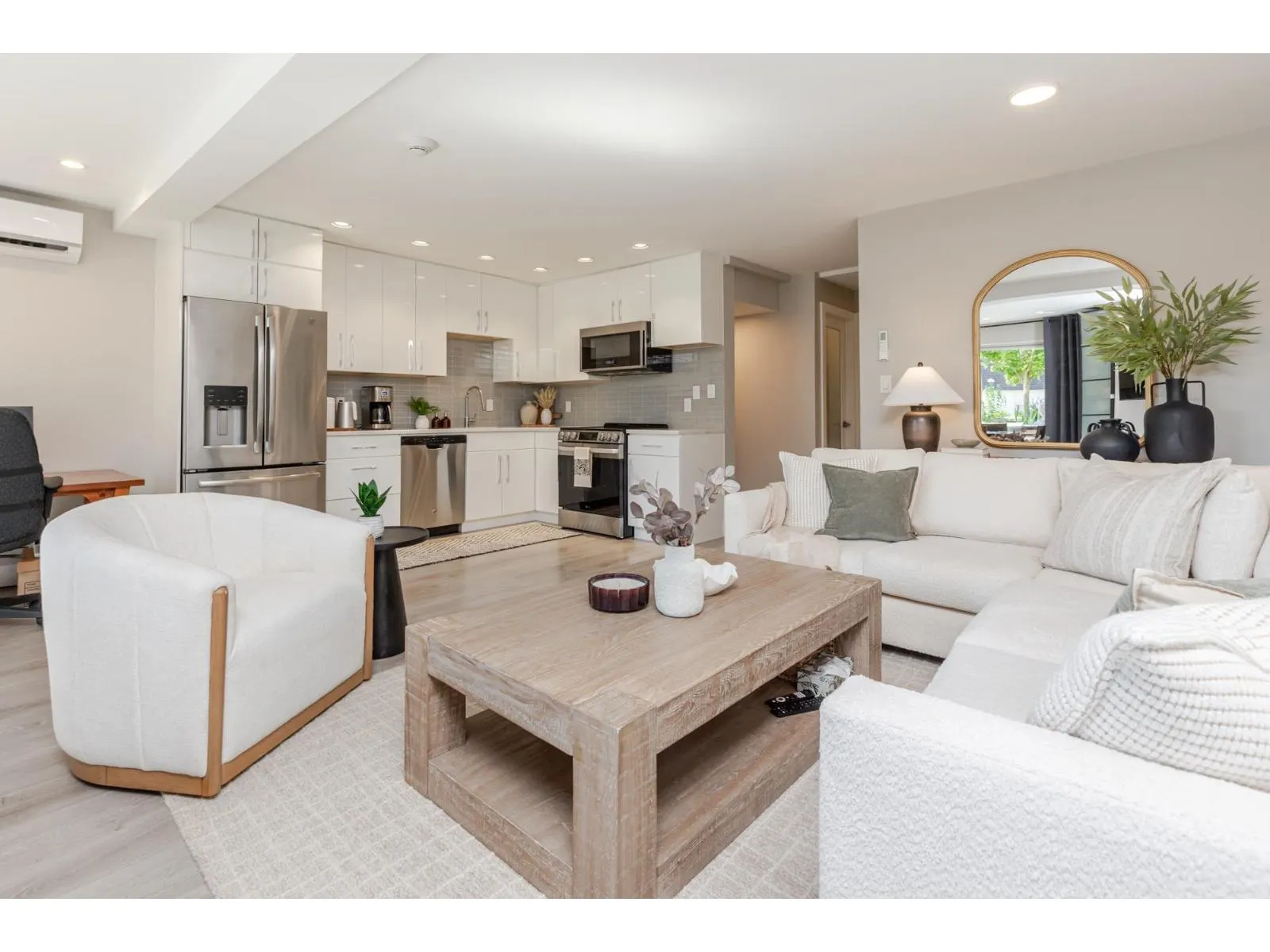 3 15989 MARINE DRIVE