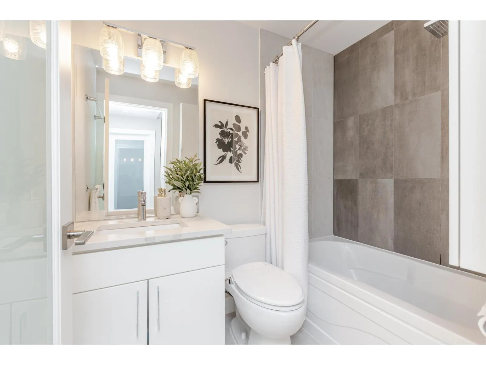 3 15989 MARINE DRIVE