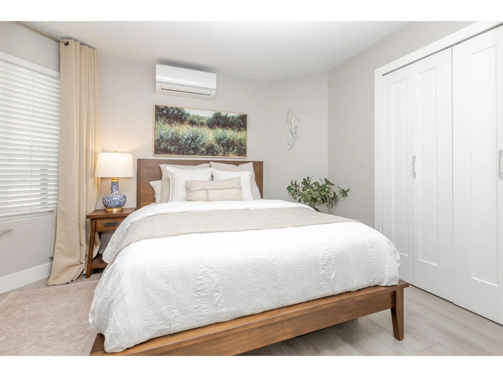 3 15989 MARINE DRIVE