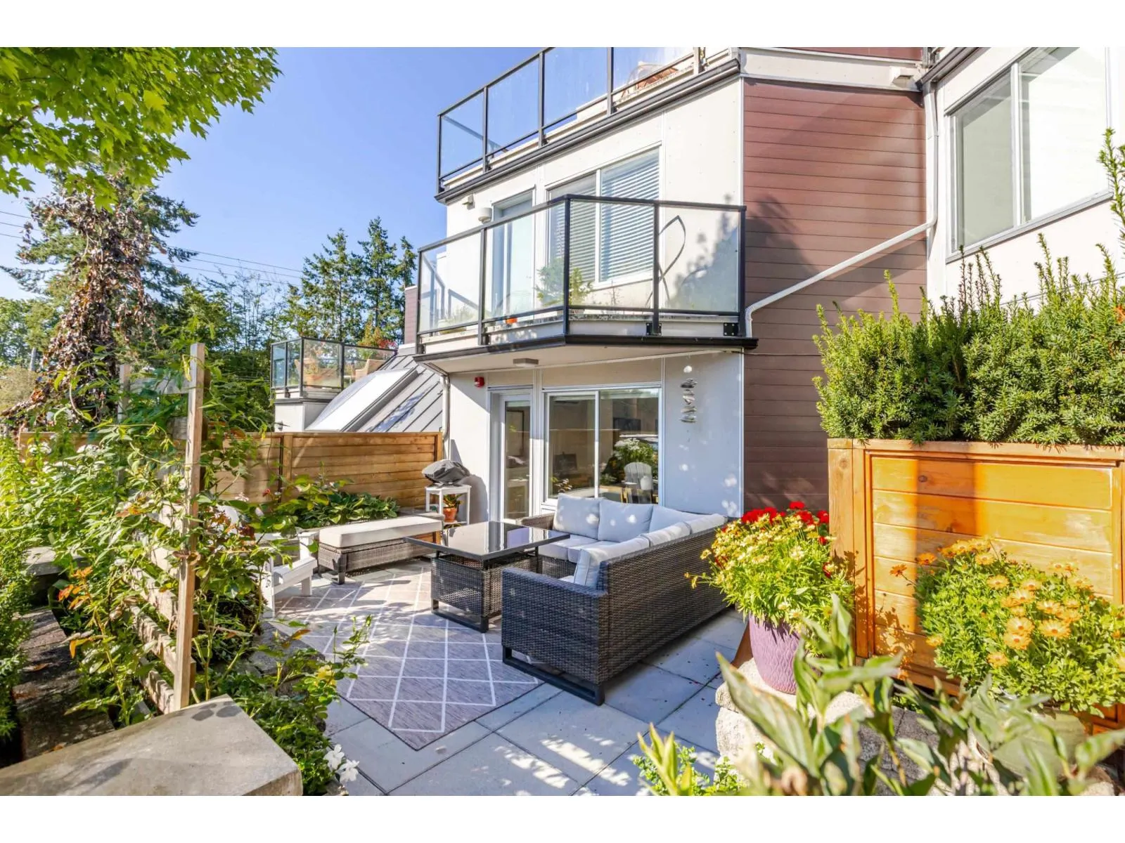 3 15989 MARINE DRIVE