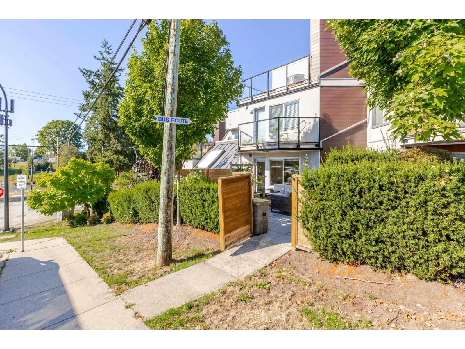 3 15989 MARINE DRIVE