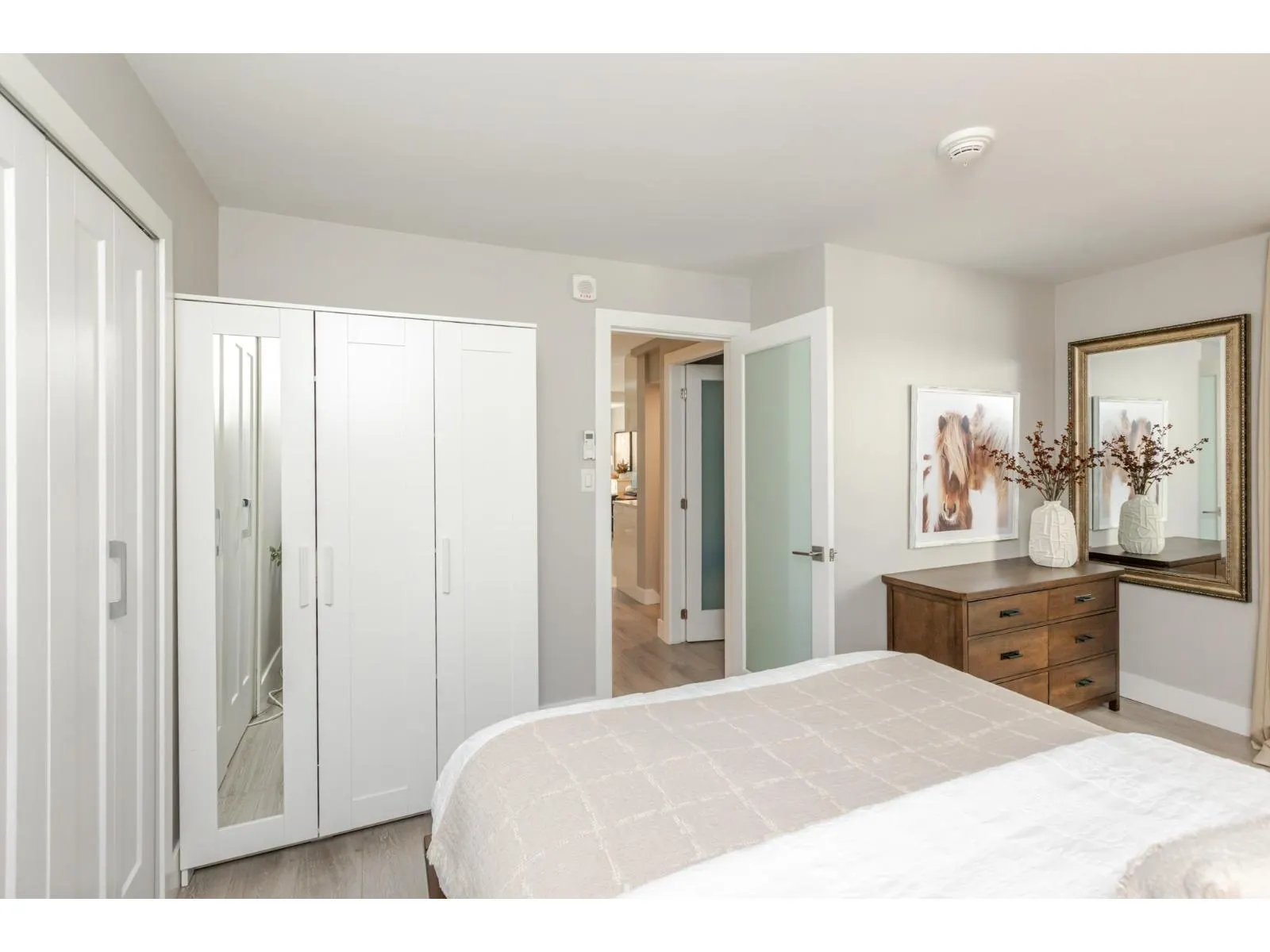 3 15989 MARINE DRIVE