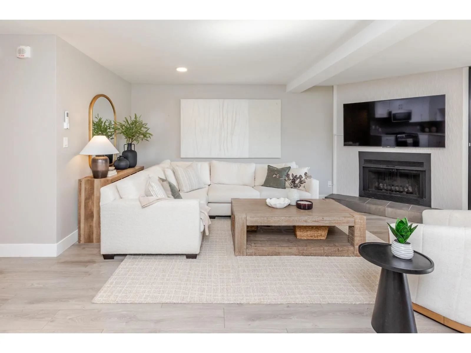 3 15989 MARINE DRIVE