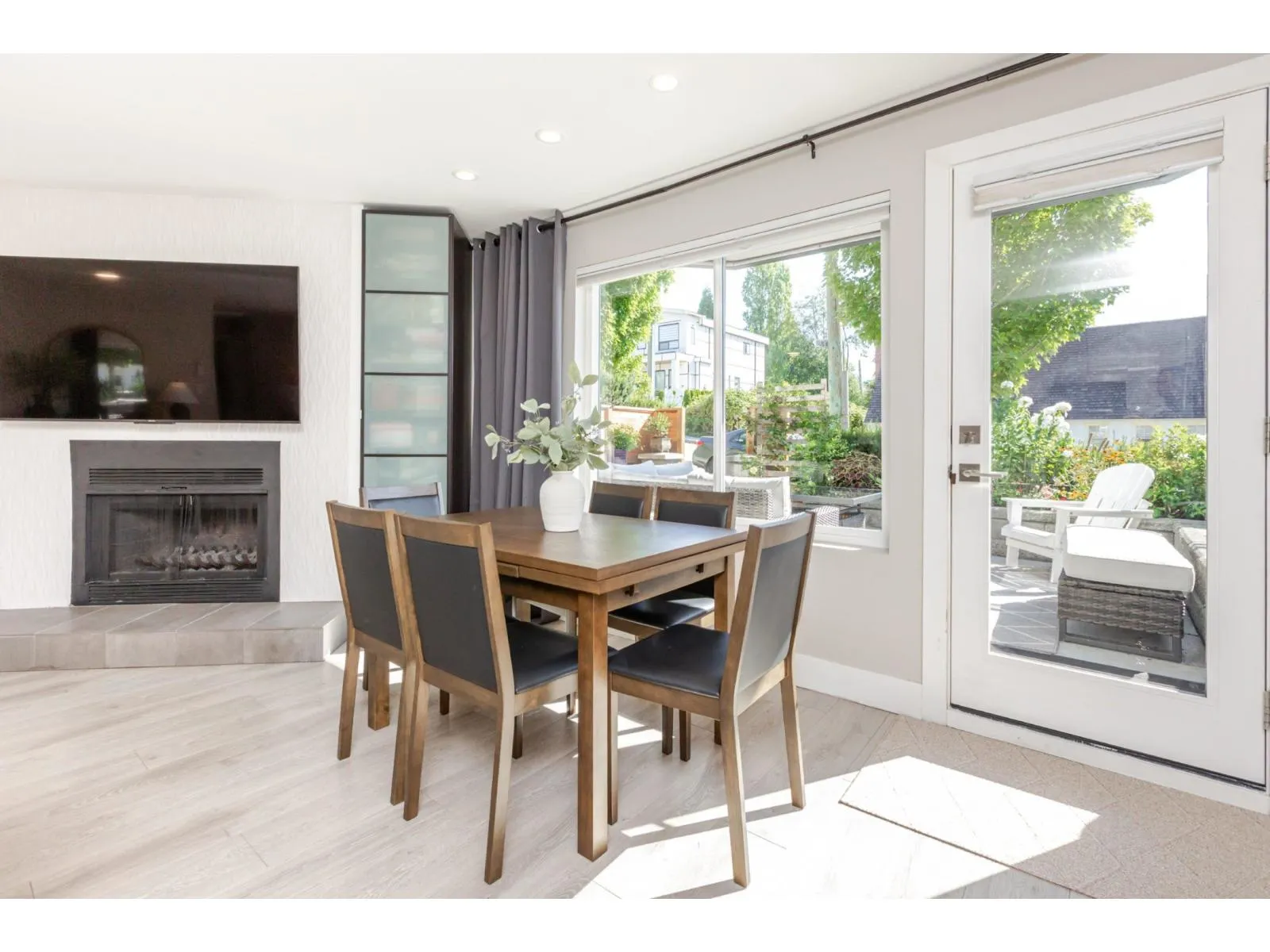 3 15989 MARINE DRIVE