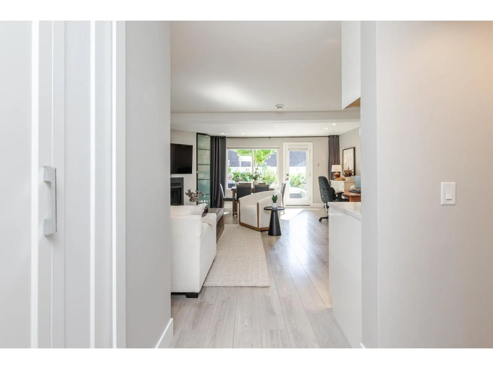 3 15989 MARINE DRIVE