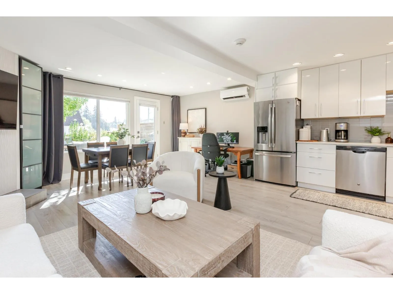 3 15989 MARINE DRIVE