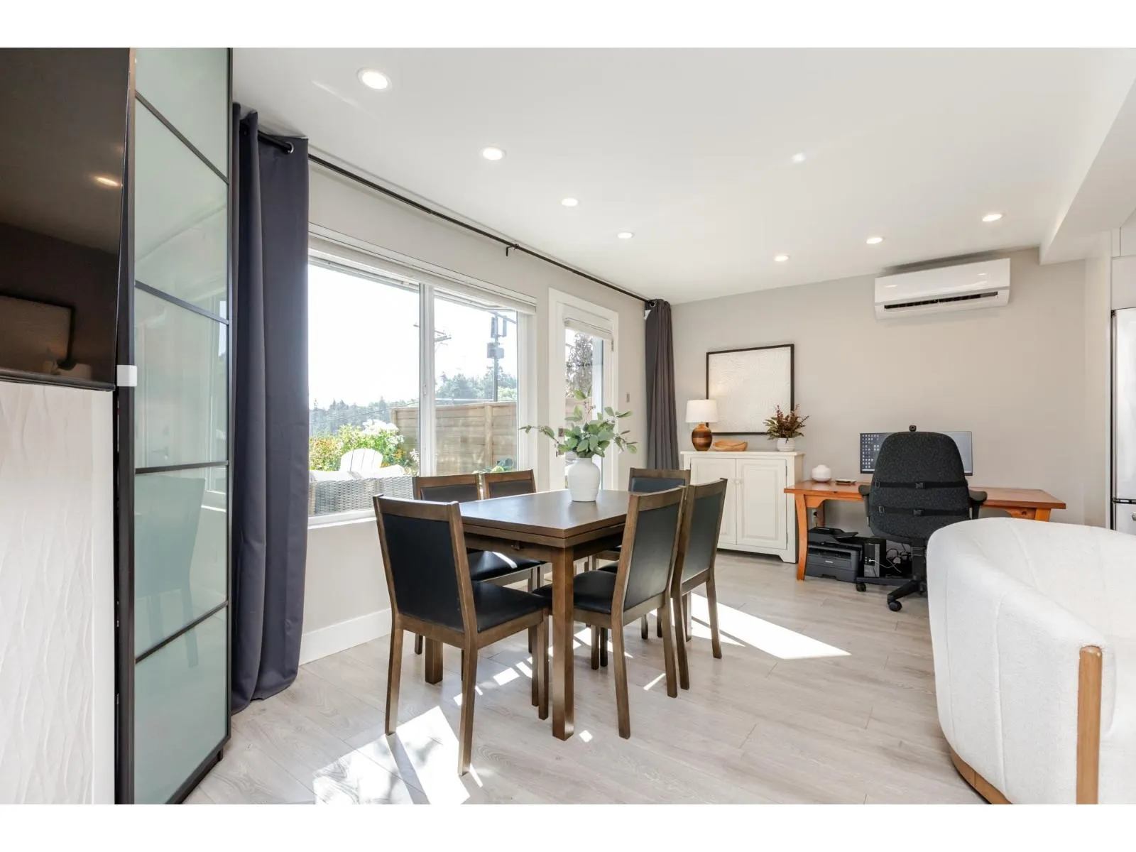 3 15989 MARINE DRIVE