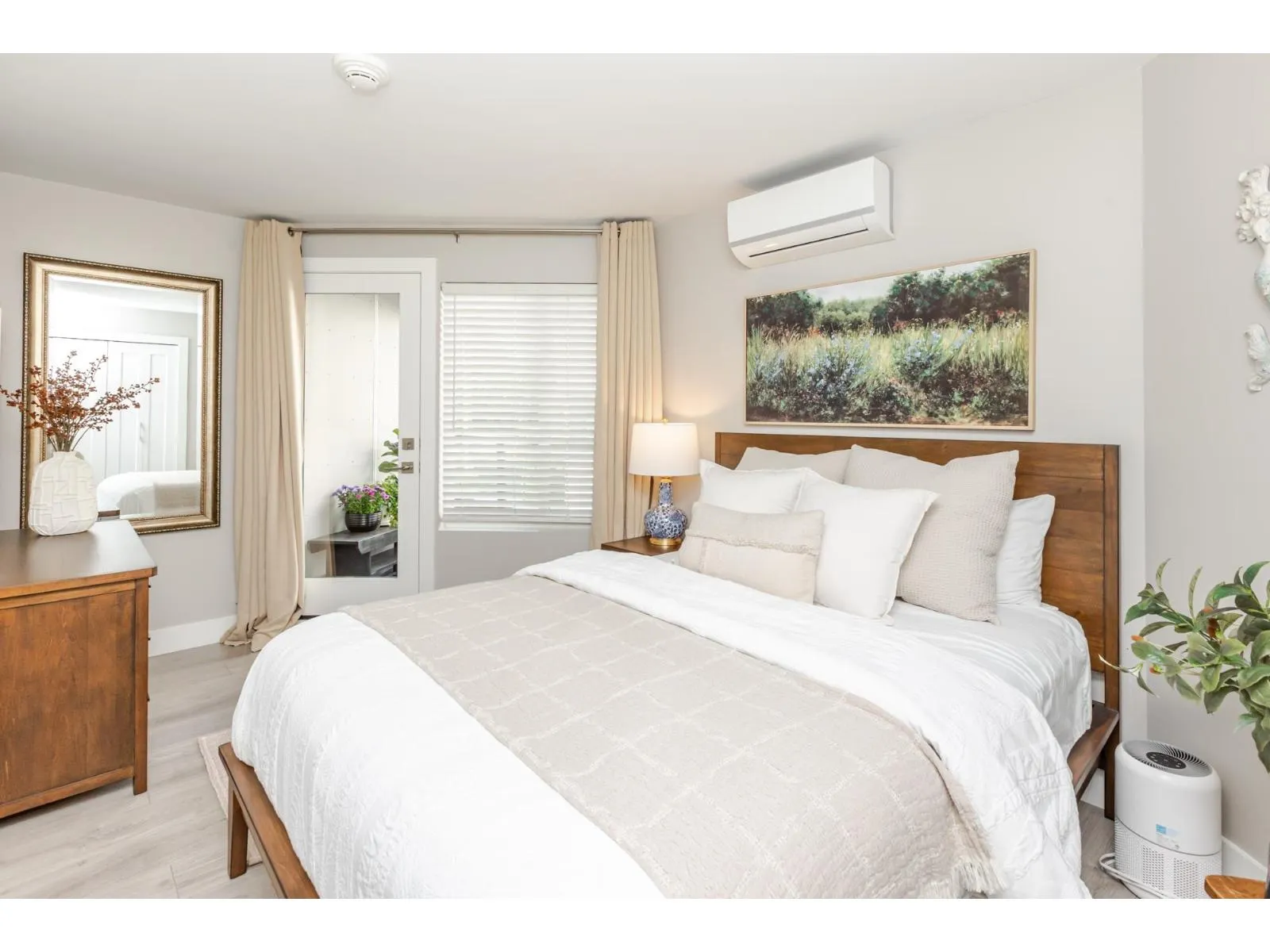 3 15989 MARINE DRIVE