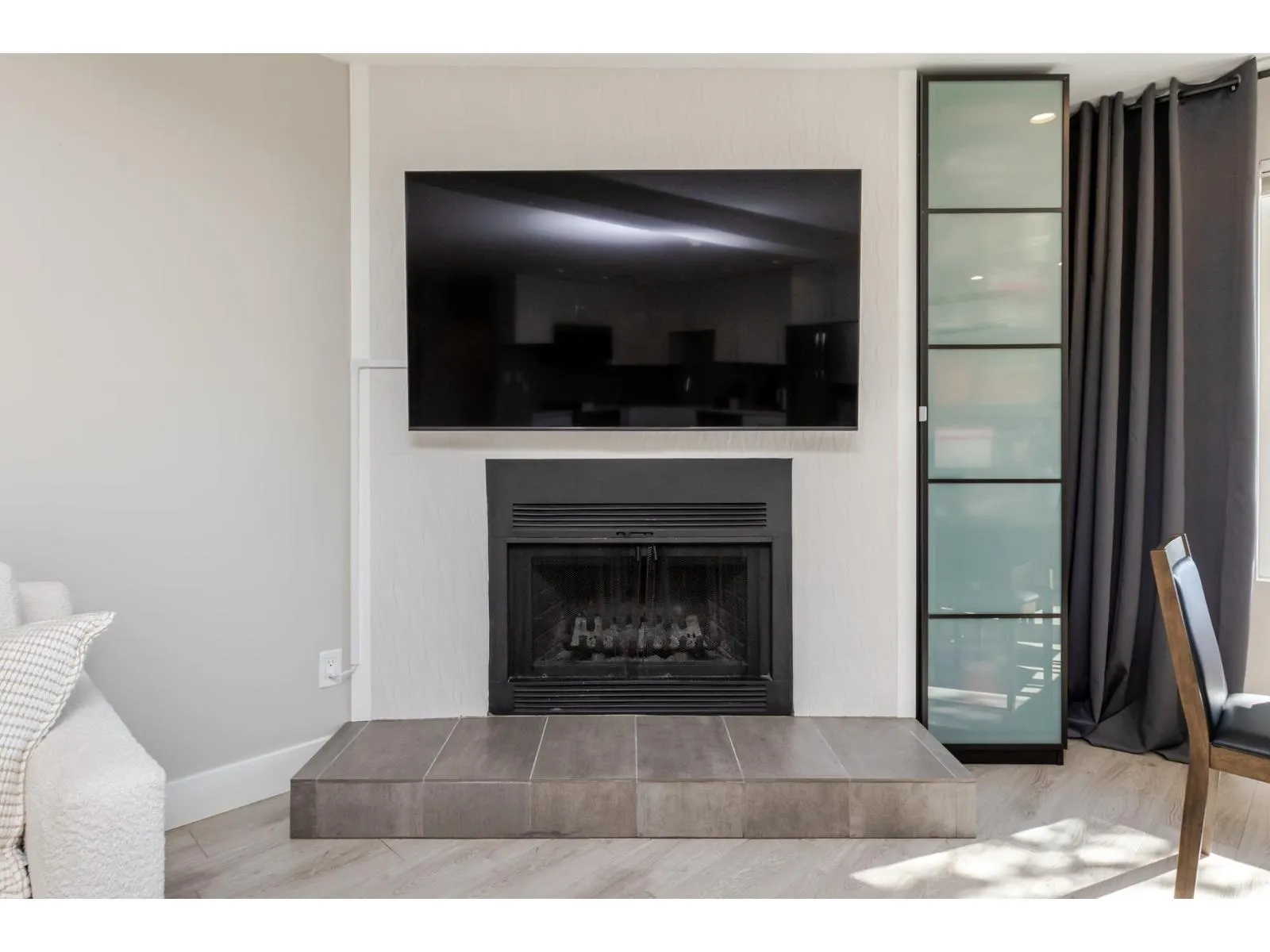 3 15989 MARINE DRIVE