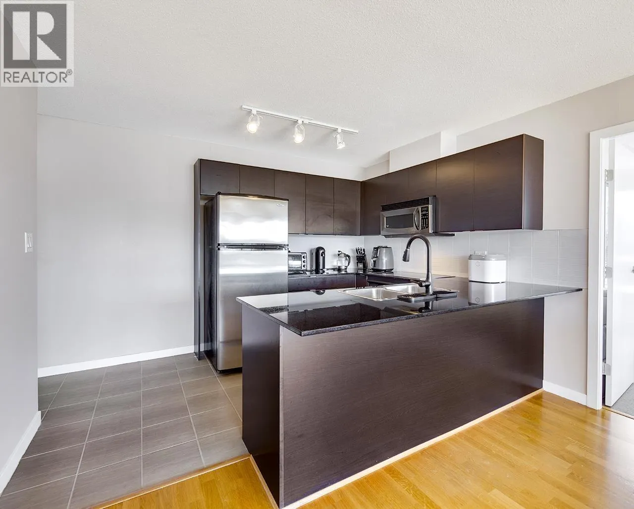 806 4178 DAWSON STREET