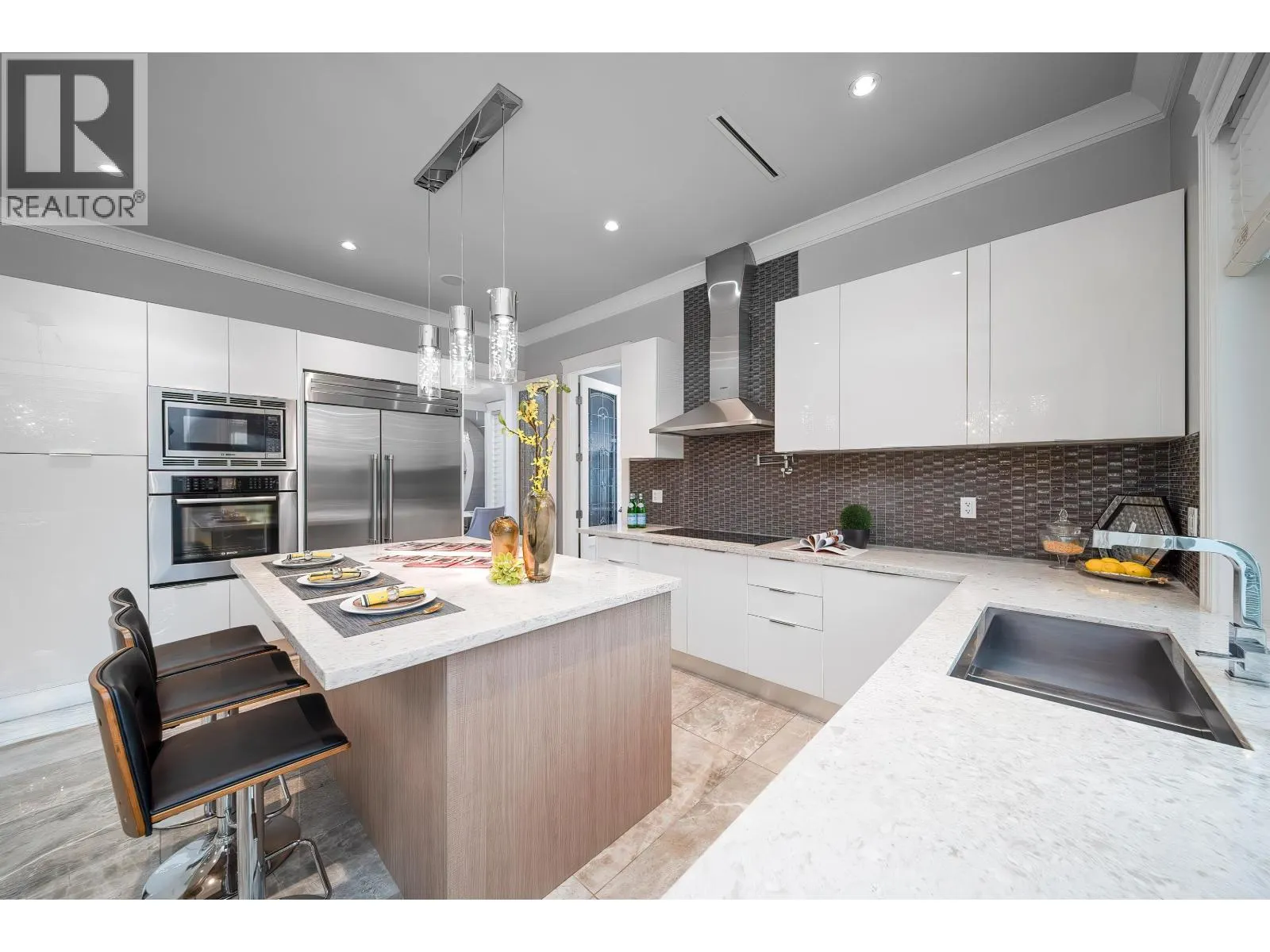 7673 DAMPIER DRIVE