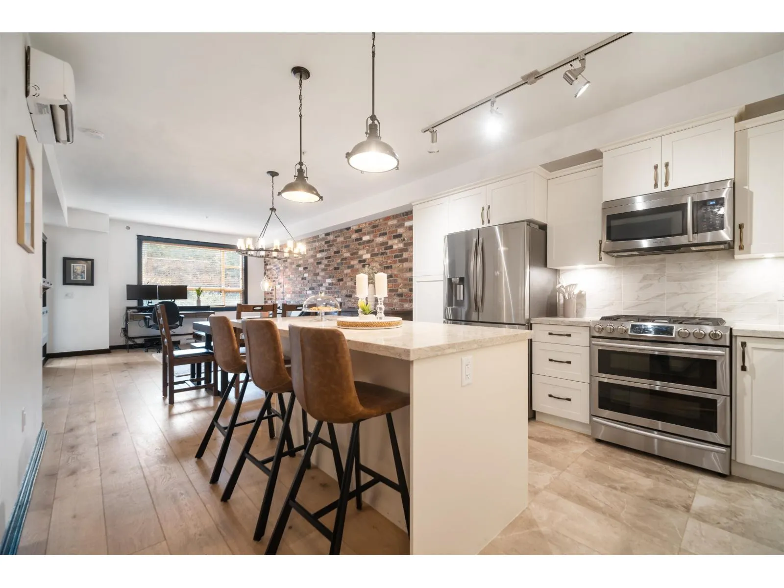 110 14588 MCDOUGALL DRIVE