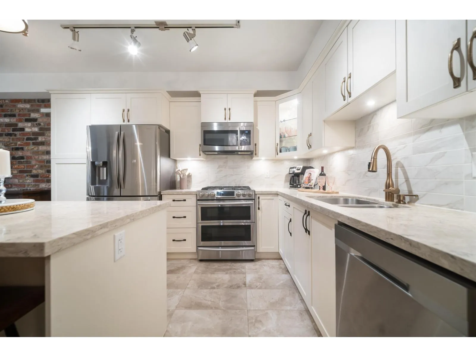 110 14588 MCDOUGALL DRIVE