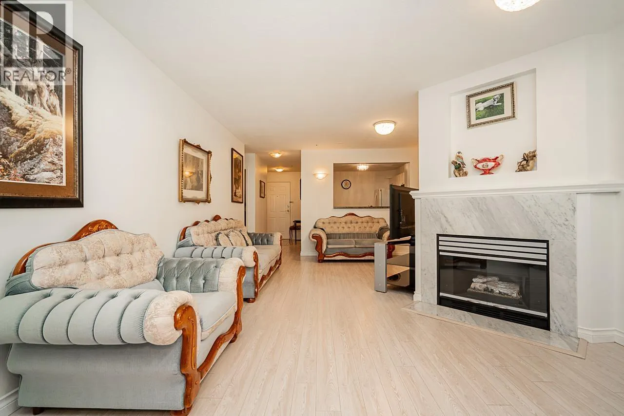 215 3075 PRIMROSE LANE