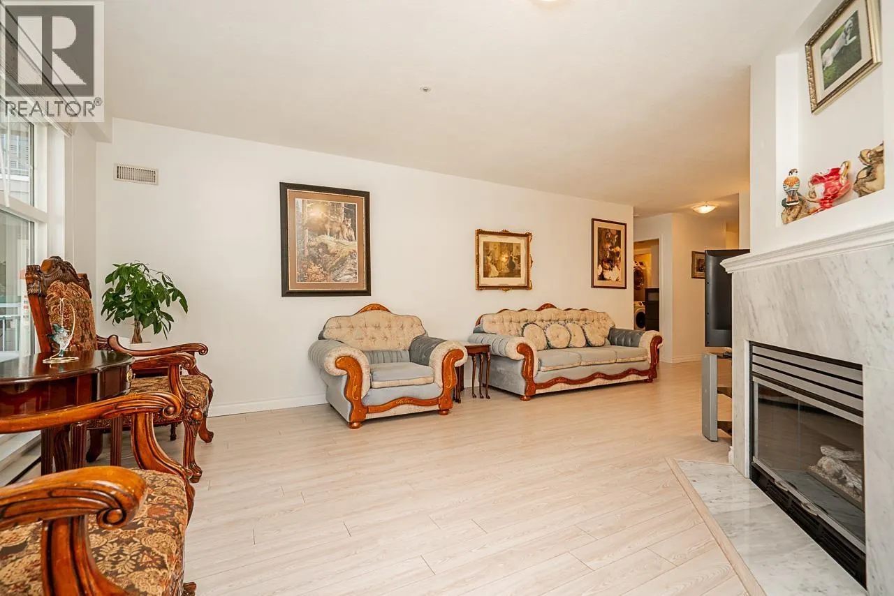 215 3075 PRIMROSE LANE