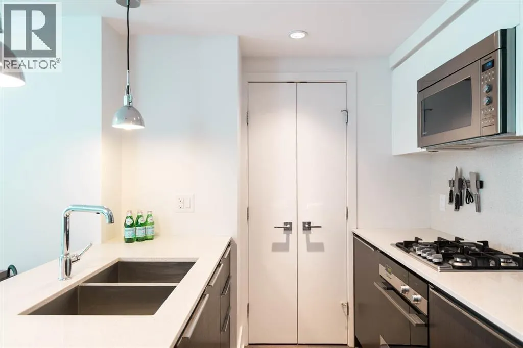 542 W 7TH AVENUE