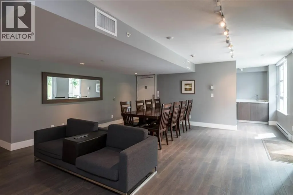 542 W 7TH AVENUE
