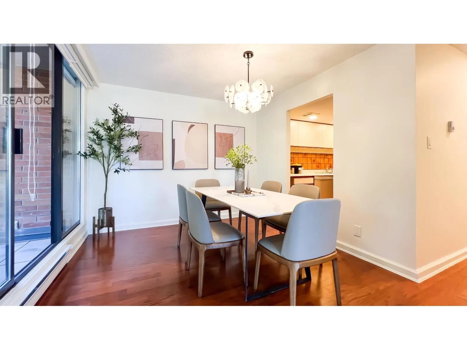 101 1450 PENNYFARTHING DRIVE