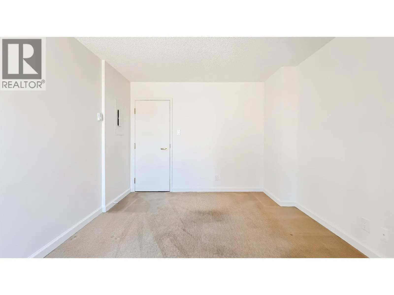 101 1450 PENNYFARTHING DRIVE