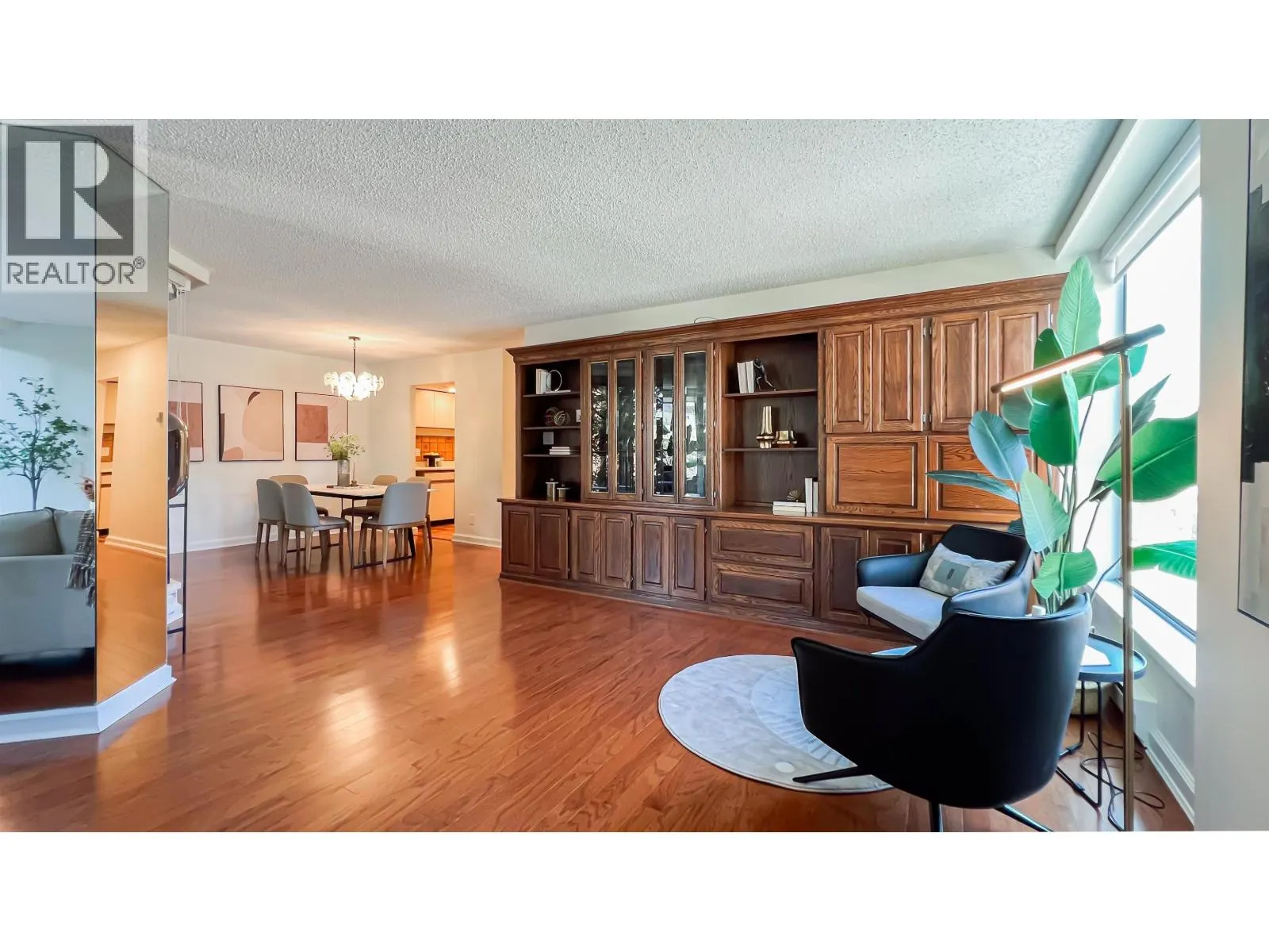 101 1450 PENNYFARTHING DRIVE